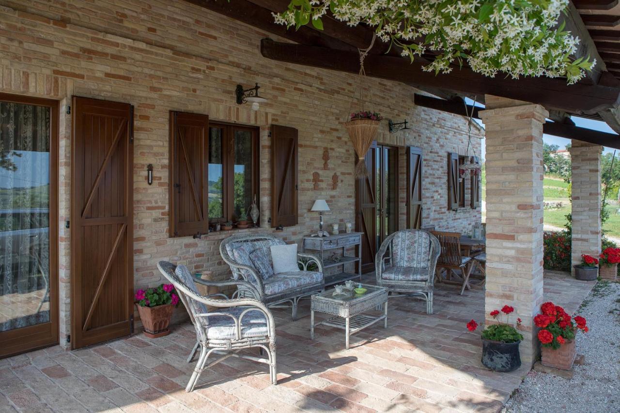 مبيت وإفطار بوتنزا بيسينا Agriturismo Le Castella المظهر الخارجي الصورة
