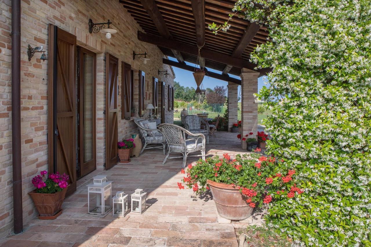 مبيت وإفطار بوتنزا بيسينا Agriturismo Le Castella المظهر الخارجي الصورة