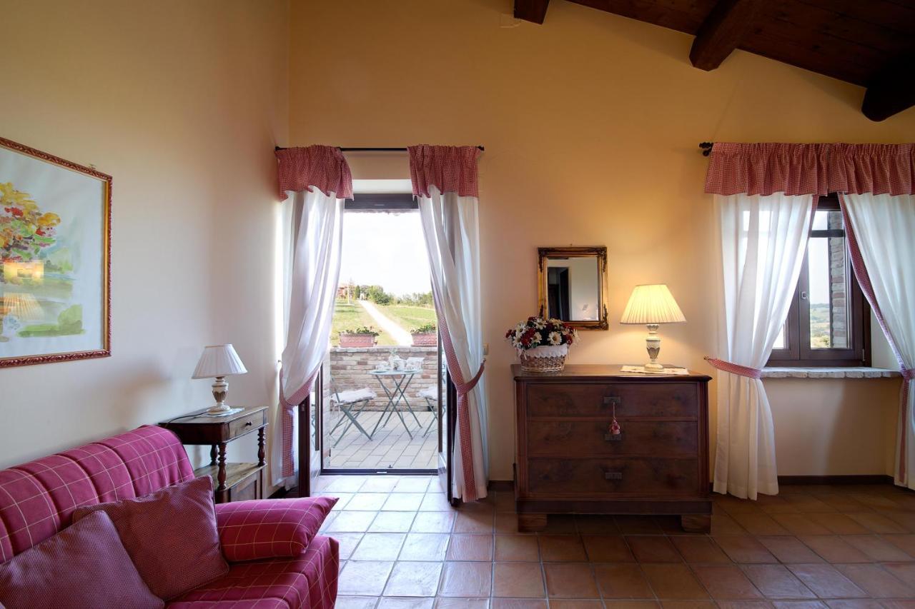 مبيت وإفطار بوتنزا بيسينا Agriturismo Le Castella المظهر الخارجي الصورة
