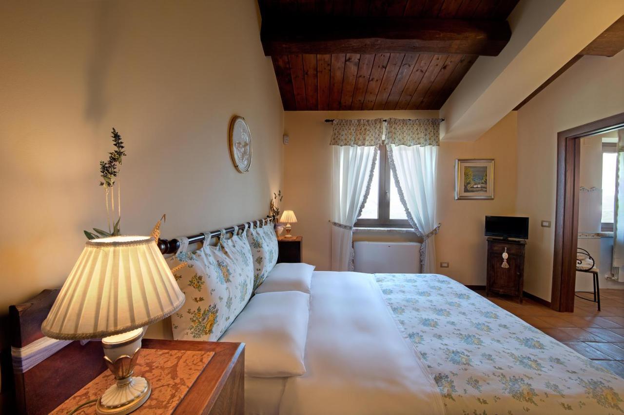مبيت وإفطار بوتنزا بيسينا Agriturismo Le Castella المظهر الخارجي الصورة